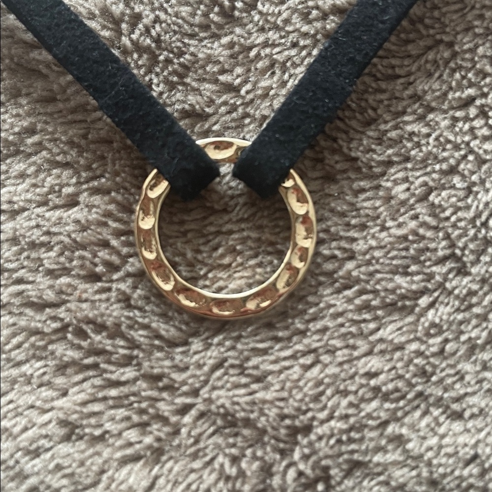 Gold and Black Necklace with Pendant - Picture 5 of 6